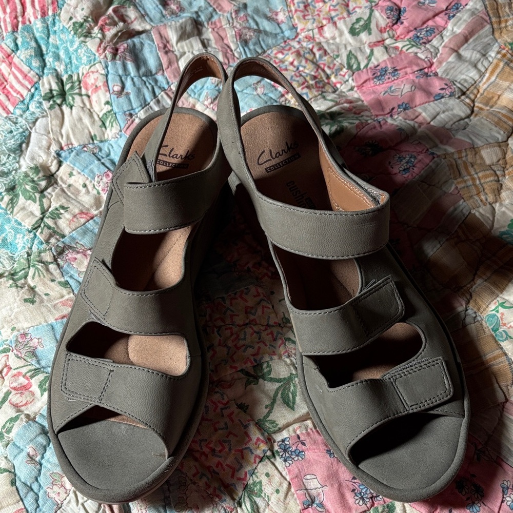 Clarks Women's Gray Sandals